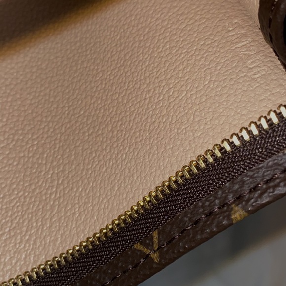 Louis Vuitton Toiletry Pouch 26 🤎SOLD🤎 - Picture 6 of 6